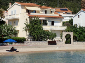 Žuta kuća potkrovlje